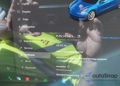 2018 Tesla Model 3 Long Range/Mid Range z USA, uszkodzony, nr VIN 5YJ3E1EA3JF049721